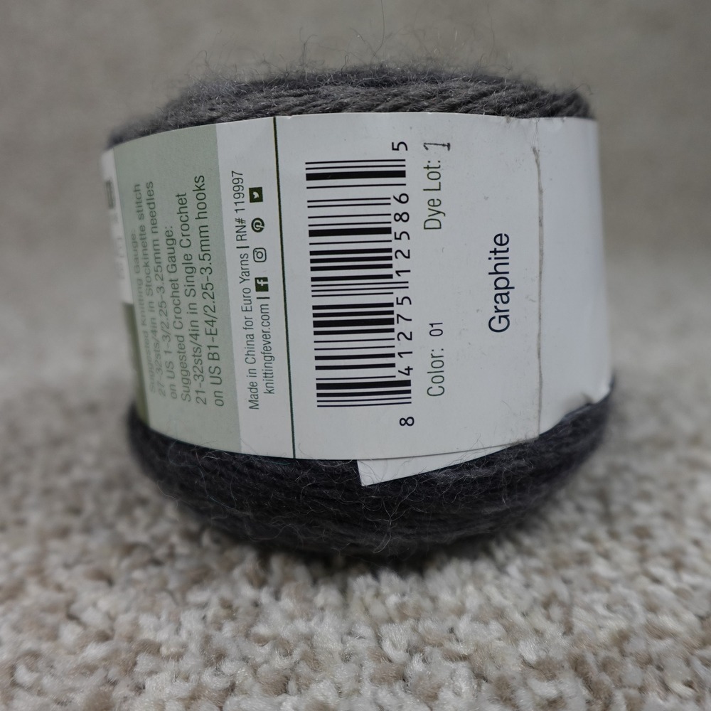 Queensland Collection Cassowary Yarn Graphite Australian Wool Blend 100g Cake - Picture 3 of 4